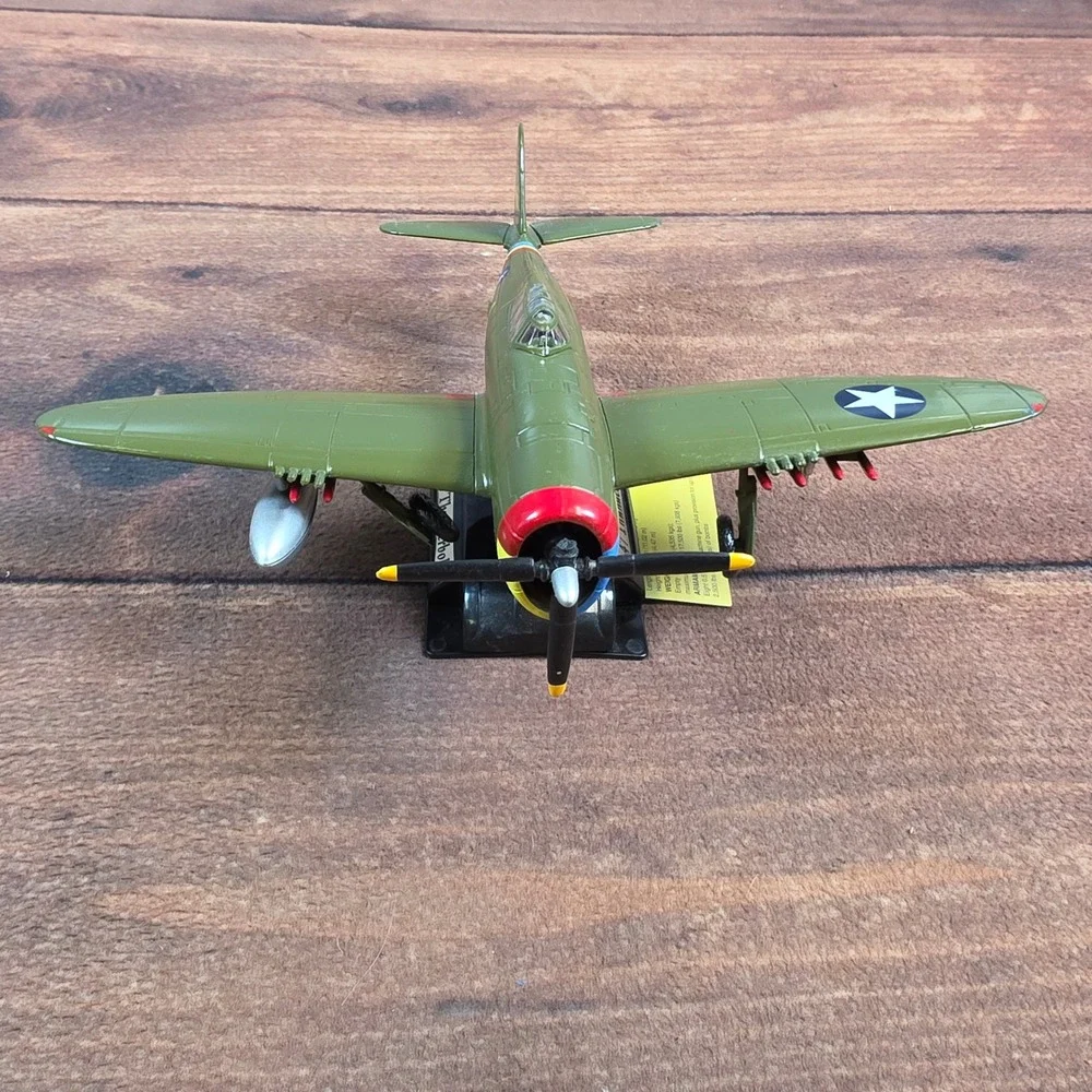 P-47 Thunderbolt Fighter Aircraft Model Green Excellent WWII Display Base